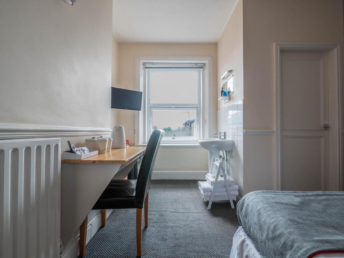 Oyo Pier Hotel Rhyl Dış mekan fotoğraf