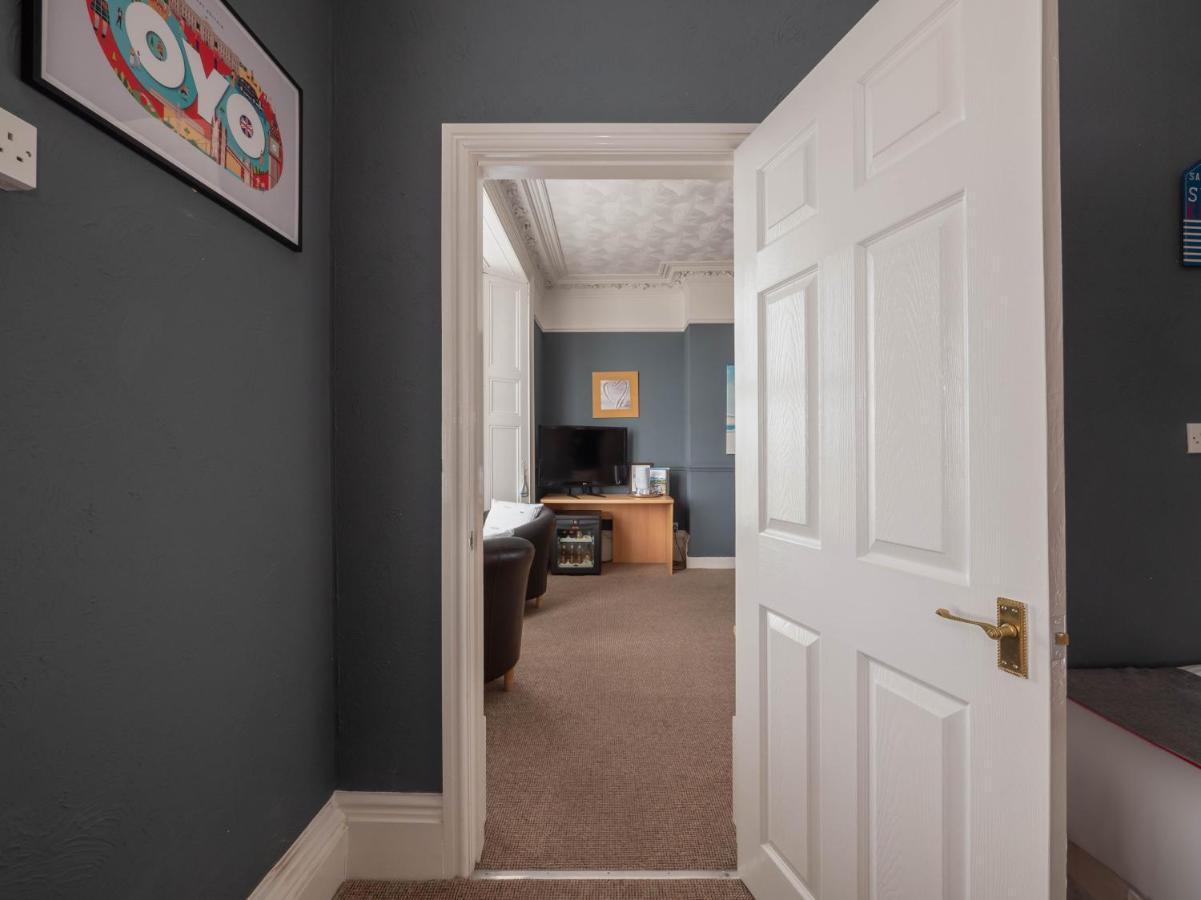 Oyo Pier Hotel Rhyl Dış mekan fotoğraf