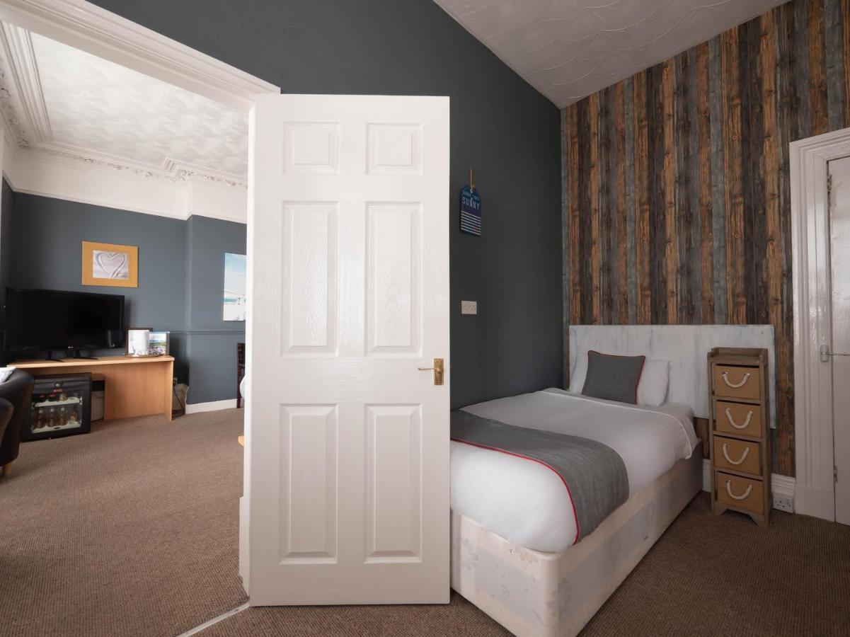 Oyo Pier Hotel Rhyl Dış mekan fotoğraf