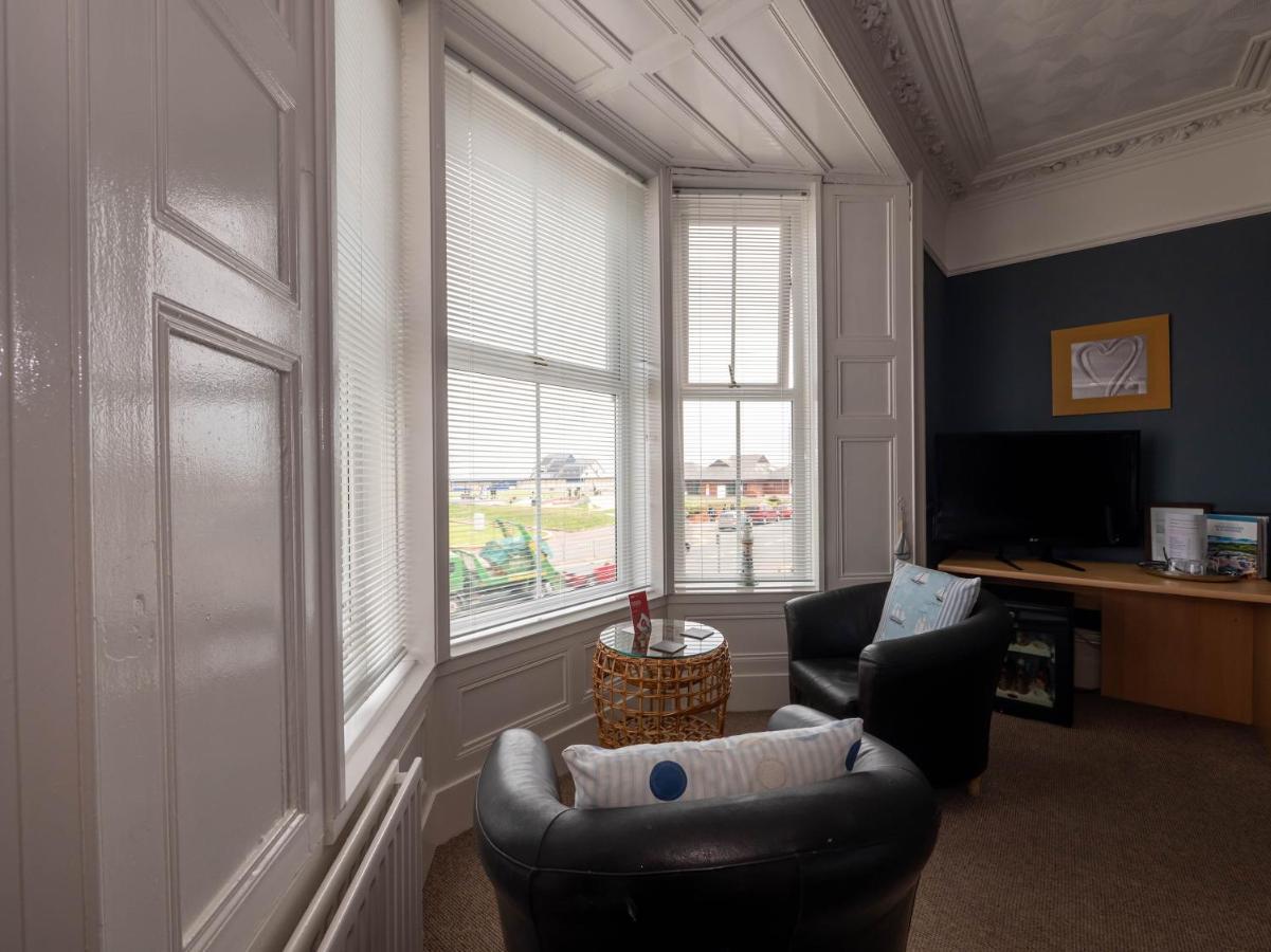 Oyo Pier Hotel Rhyl Dış mekan fotoğraf